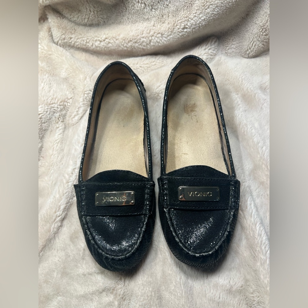 Vionic Womens flat loafers Size 8